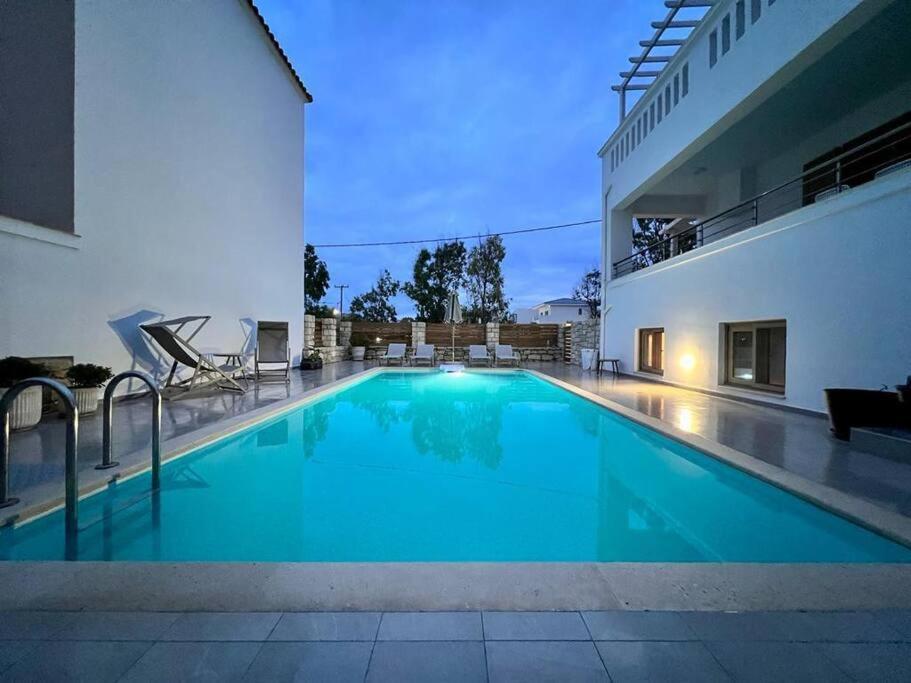 Gagra - With Private Pool, Air Con And Heating Villa