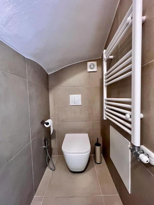 Villa Gagra - With Private Pool, Air Con And Heating Pánormos