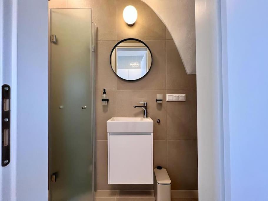 Villa Gagra - With Private Pool, Air Con And Heating Pánormos
