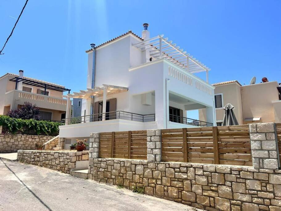 Gagra - With Private Pool, Air Con And Heating Villa *