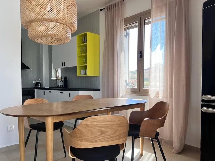 Gagra - With Private Pool, Air Con And Heating Pánormos