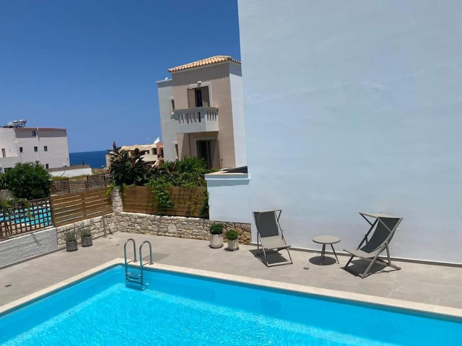 Gagra - With Private Pool, Air Con And Heating Villa