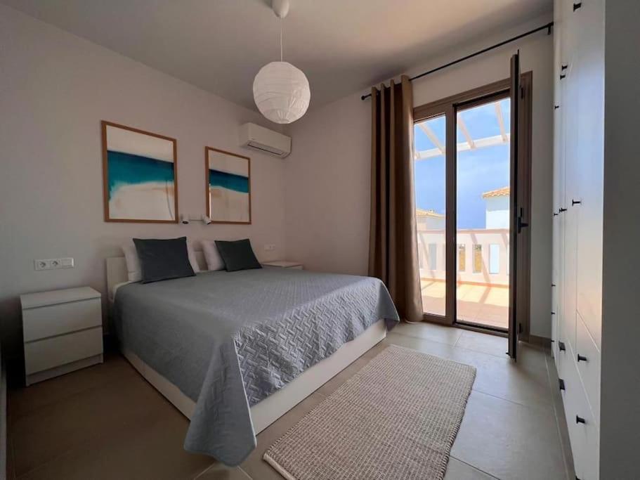 Gagra - With Private Pool, Air Con And Heating Villa Pánormos