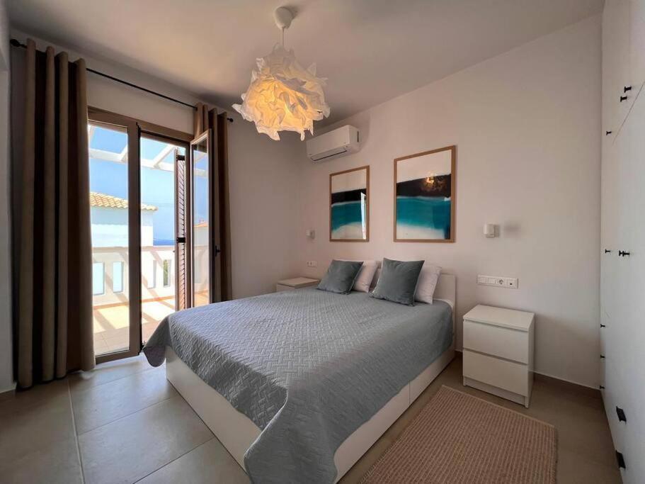 Villa Gagra - With Private Pool, Air Con And Heating