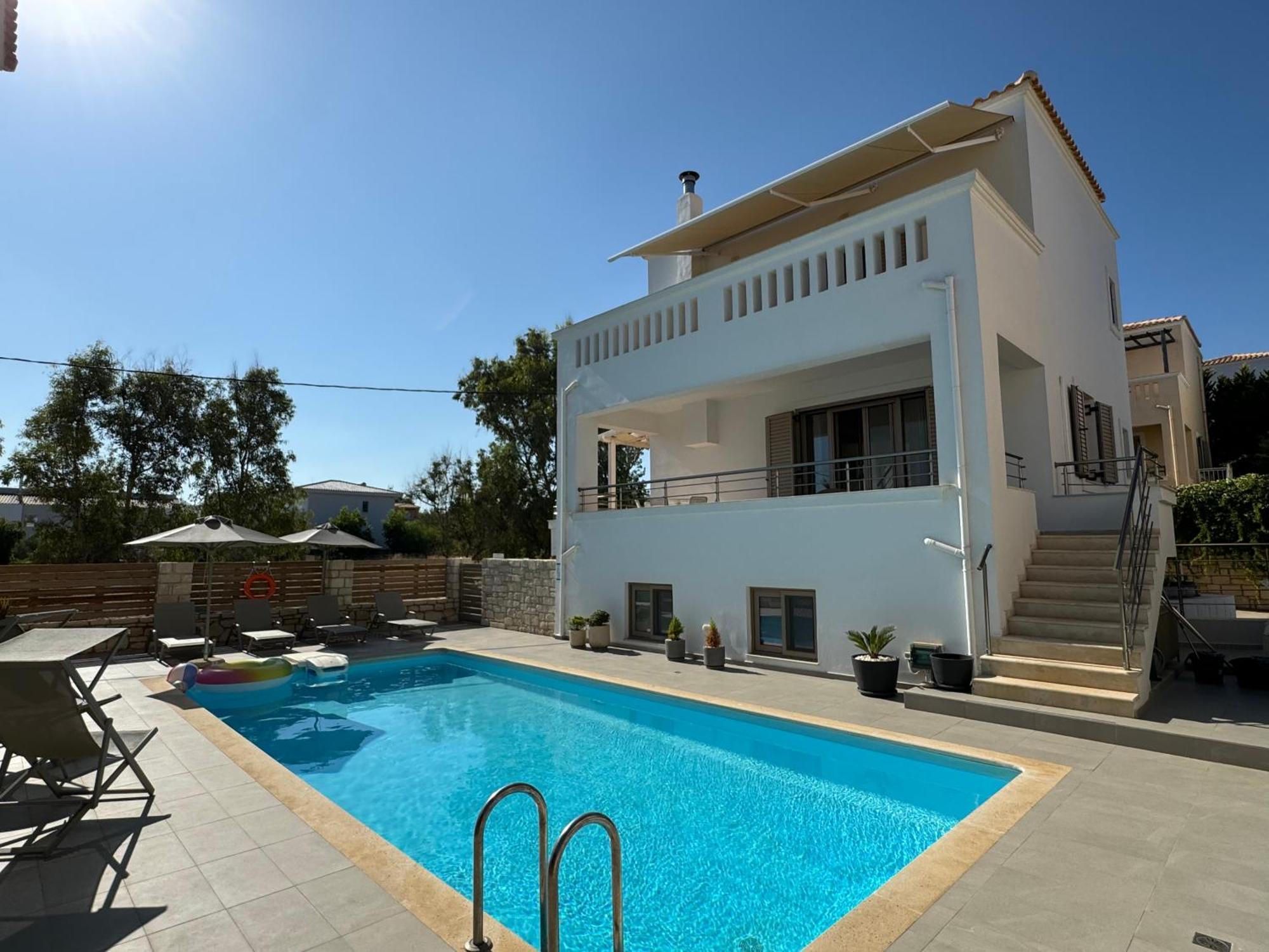Gagra - With Private Pool, Air Con And Heating Pánormos